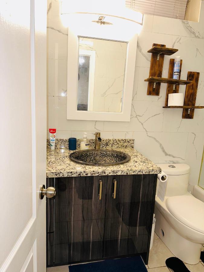 Deluxe Double Room- Hazel Stays Mississauga Ngoại thất bức ảnh