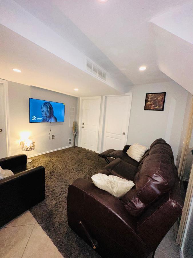 Deluxe Double Room- Hazel Stays Mississauga Ngoại thất bức ảnh