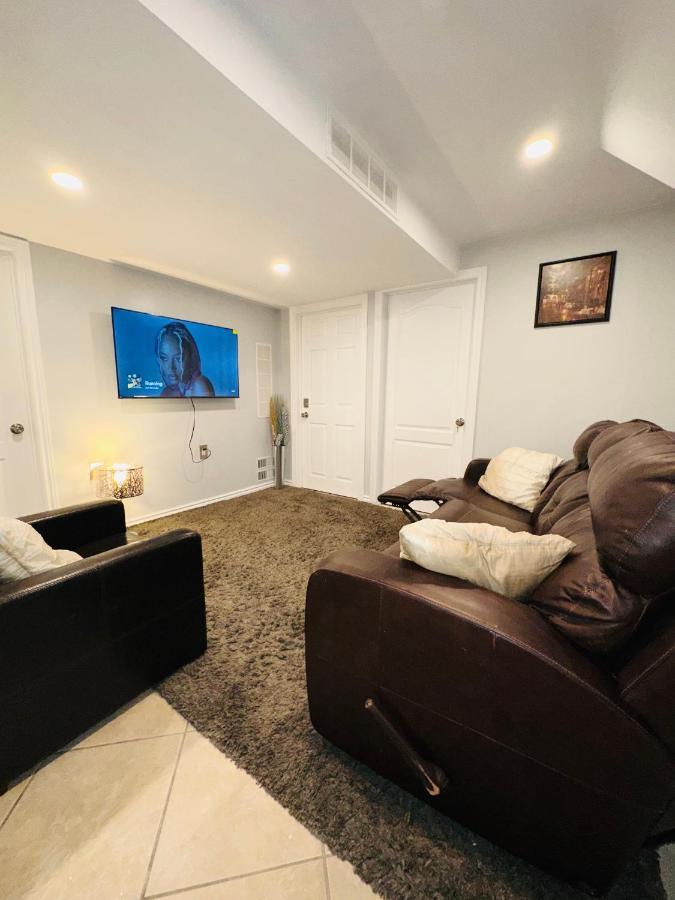 Deluxe Double Room- Hazel Stays Mississauga Ngoại thất bức ảnh